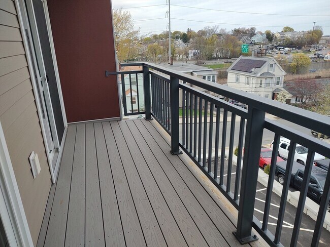 Building Photo - 10 Franklin Ave