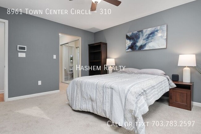 Building Photo - 8961 Town Center Cir
