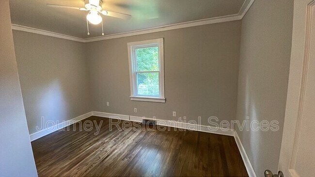 Building Photo - 539 W Weatherspoon St