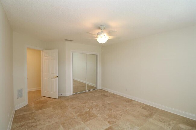 Building Photo - 207 Sunset Point