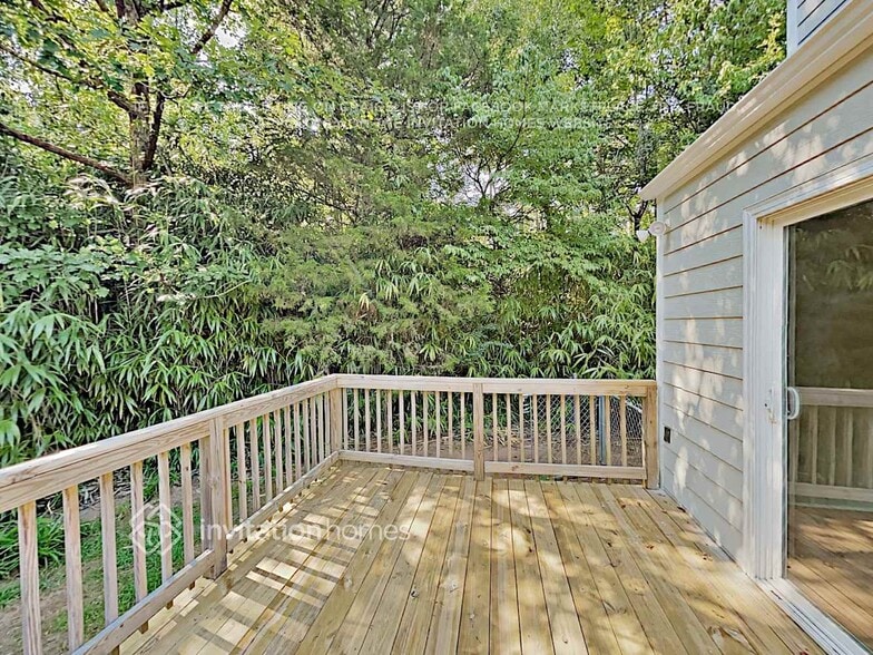 Building Photo - 3245 Creek Dr