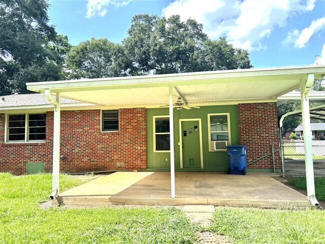 Building Photo - 1024 Gaddis Ave