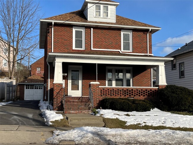 Building Photo - 110 Hayes Ave