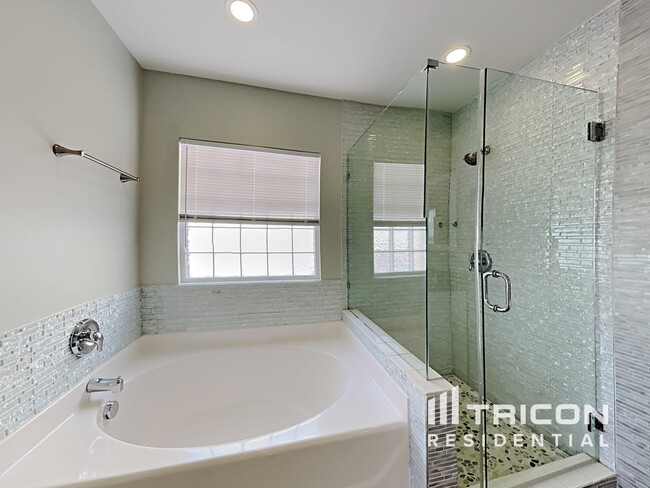 Building Photo - 807 Sinclair Dr