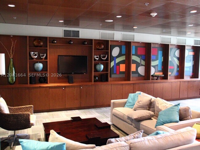 Building Photo - 2681 N Flamingo Rd