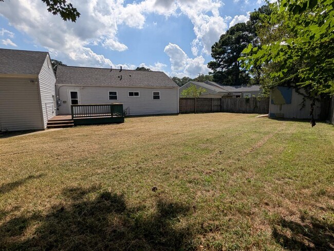 Building Photo - 2419 Chesapeake Ct