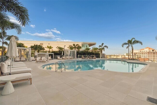 Building Photo - 400 Central Ave