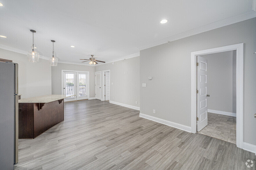 1BR, 1BA - 1,000SF - DIning Room - Cornerstone Lofts