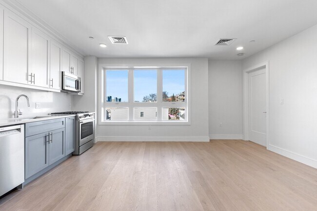 Building Photo - 301 Border St