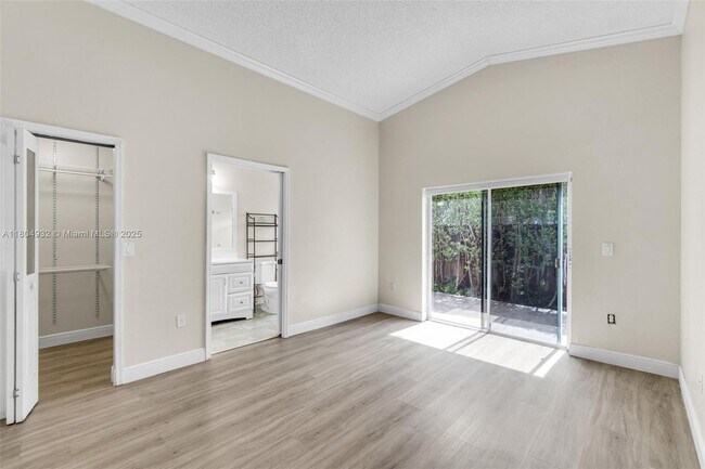 Building Photo - 14761 SW 156th Ave