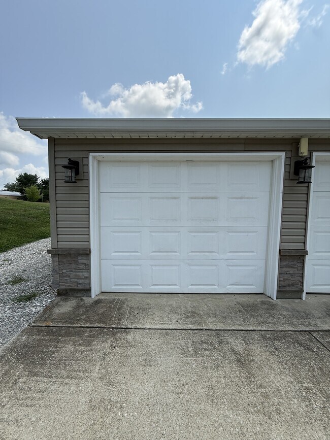 Building Photo - 5693 US-40