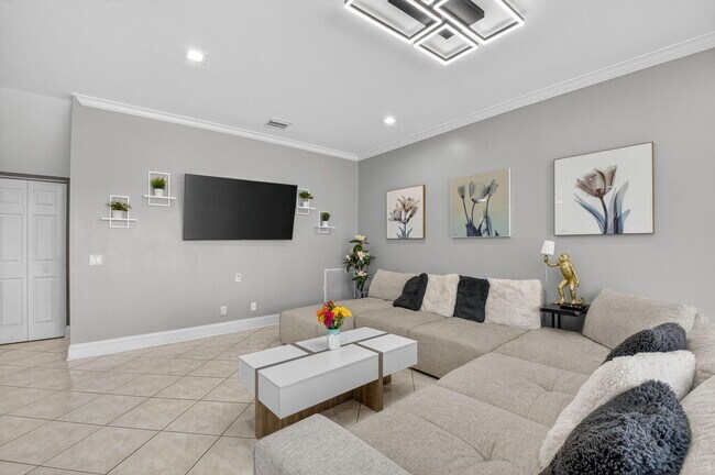 Building Photo - 3943 Westchester Way