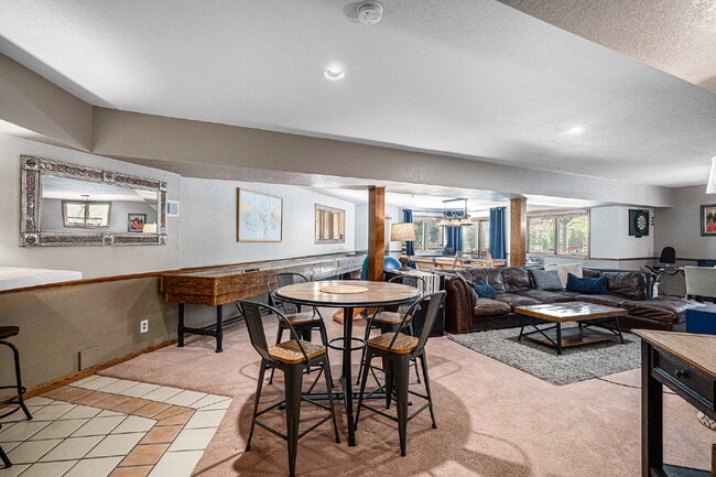 Building Photo - "Spacious 4-Bedroom Retreat with 3.5 Baths...