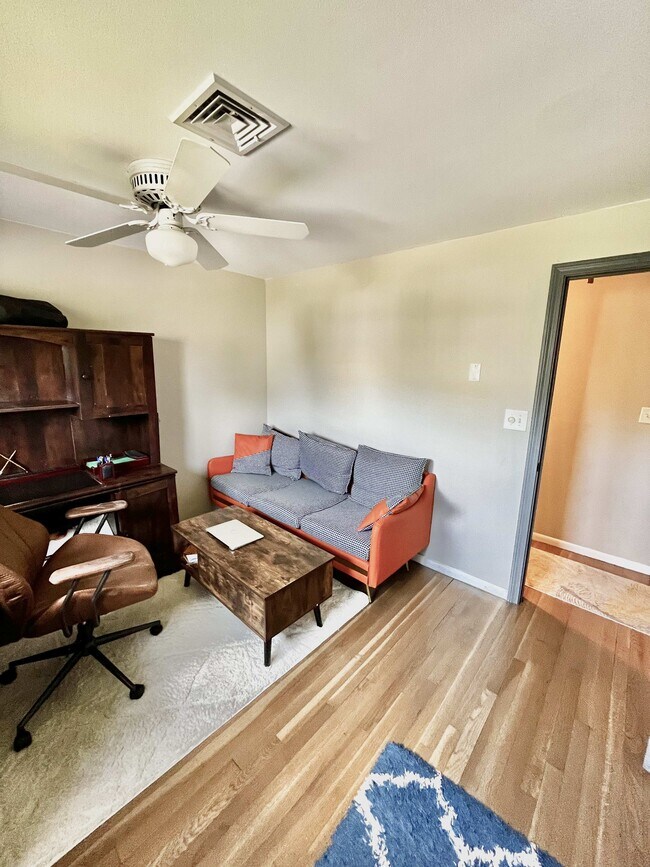 Building Photo - 6 Larson Cir
