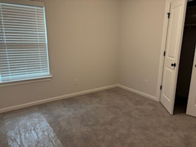 Building Photo - First Month Free - New Home!
