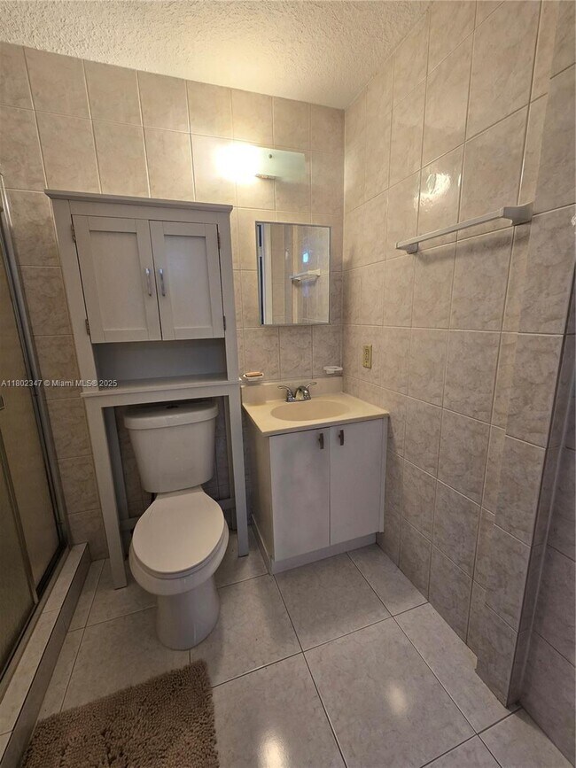 Building Photo - 9xx5 SW 155th Ct