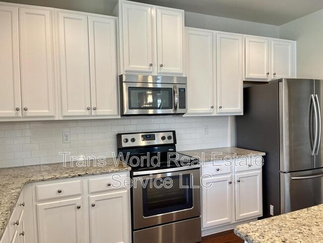 Building Photo - 7531 Silk Tree Pointe