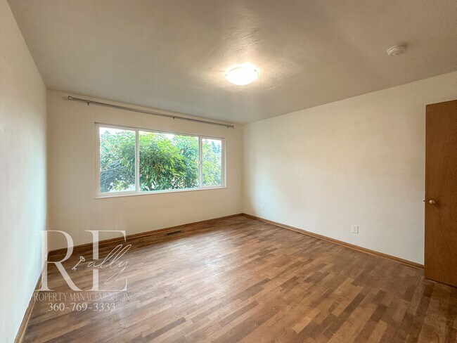Building Photo - Enjoy Breathtaking Sunsets in the Heart of...