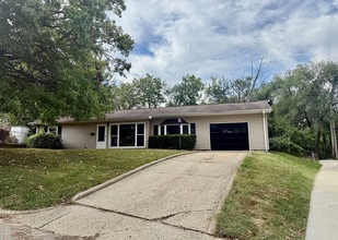 Building Photo - 134 Madison Dr