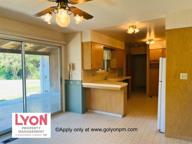 Building Photo - Darling, Spacious 3/2 House in Elk Grove w...