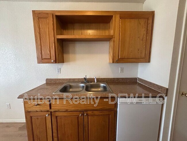 Building Photo - 300 S Magnolia St