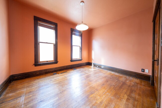 Building Photo - 2513 Monroe St NE