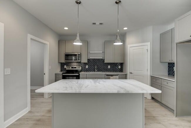 Building Photo - 1641 E Broad St