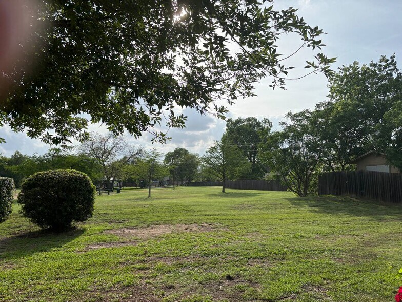 Building Photo - 10616 Mellow Meadow Dr