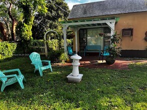 Building Photo - 2618 Lincoln St