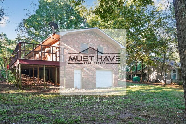 Building Photo - 1494 Carpenter St
