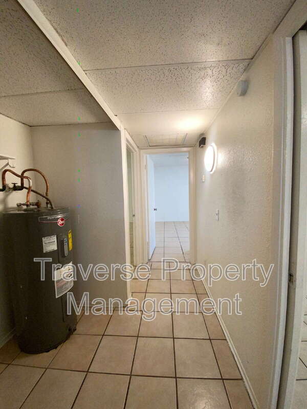 Building Photo - 6808 Trail Lake Dr