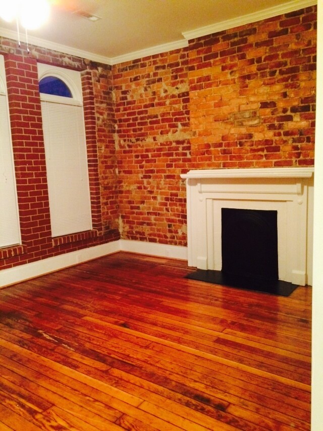 Primary Photo - 417 W Grace St
