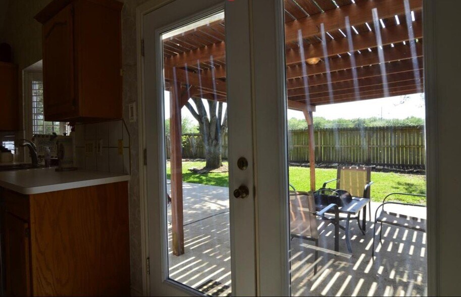 Building Photo - 2922 Double Lake Dr