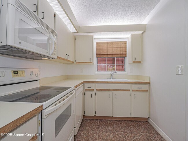 Building Photo - 2103 31st Ave