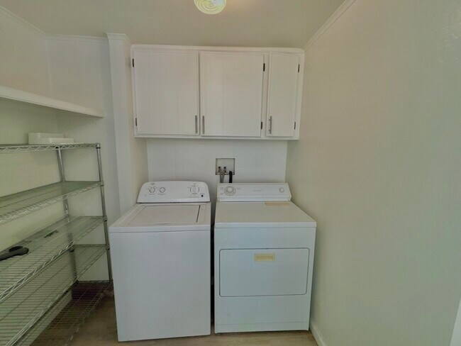Building Photo - 2055 Marni Ct
