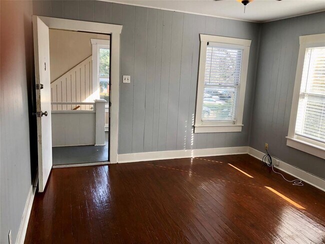 Building Photo - 911 Harvard St