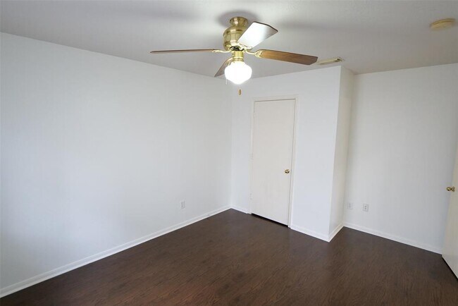 Building Photo - 23135 N Waterlake Dr