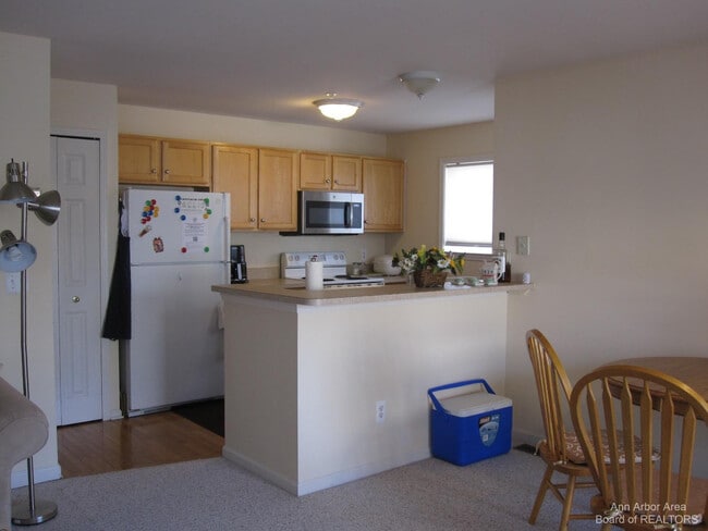 Building Photo - 2806 Barclay Wy