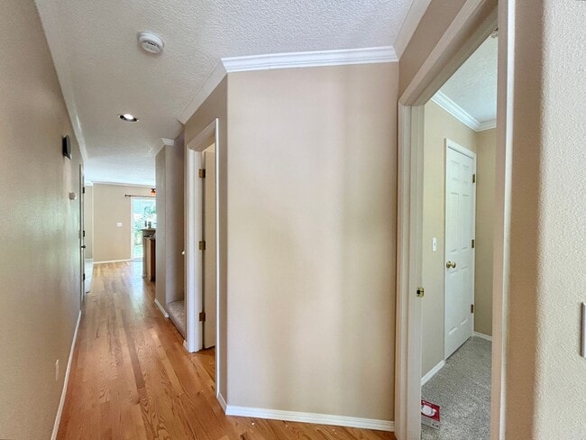 Building Photo - Cozy 4 Bed, 2.5 Bath House!