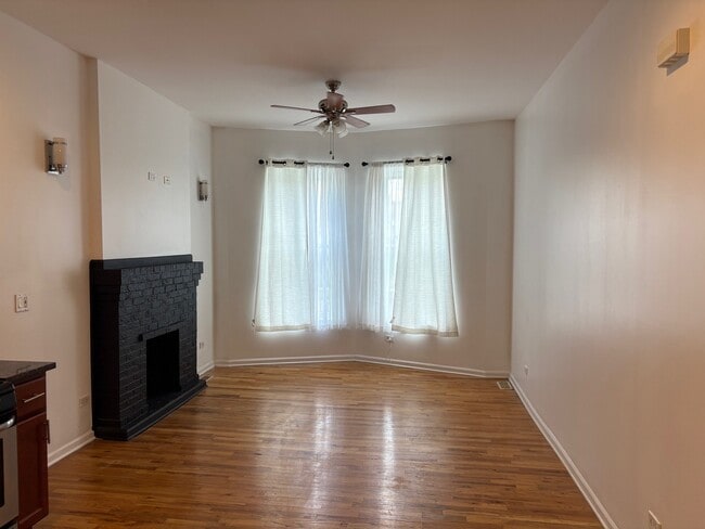 Building Photo - 524 W 78th St