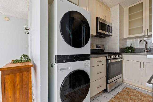 Building Photo - Punahou Pulelehua 2 Bedroom 1 Bathroom 1 P...