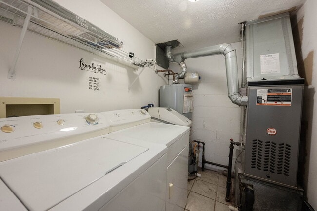 Building Photo - "Charming 2-Bedroom Townhouse Retreat with 2 Full Baths in Fishers – Spacious 1,522 Sq Ft Living!"