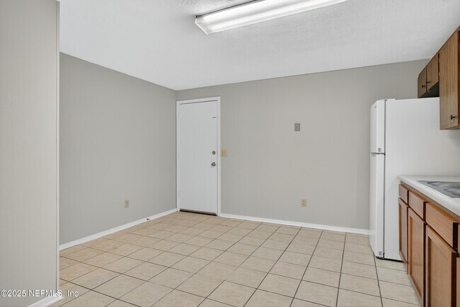 Building Photo - 9937 Moss Side Ln