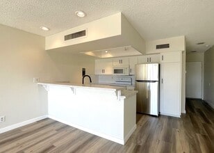 Building Photo - AVAILABLE NOW!!  1 Bedroom 1 Bathroom UPSTAIRS Apartment in Palm Springs!
