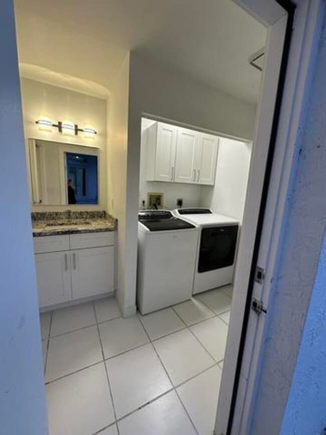 Building Photo - 3656 Mykonos Ct