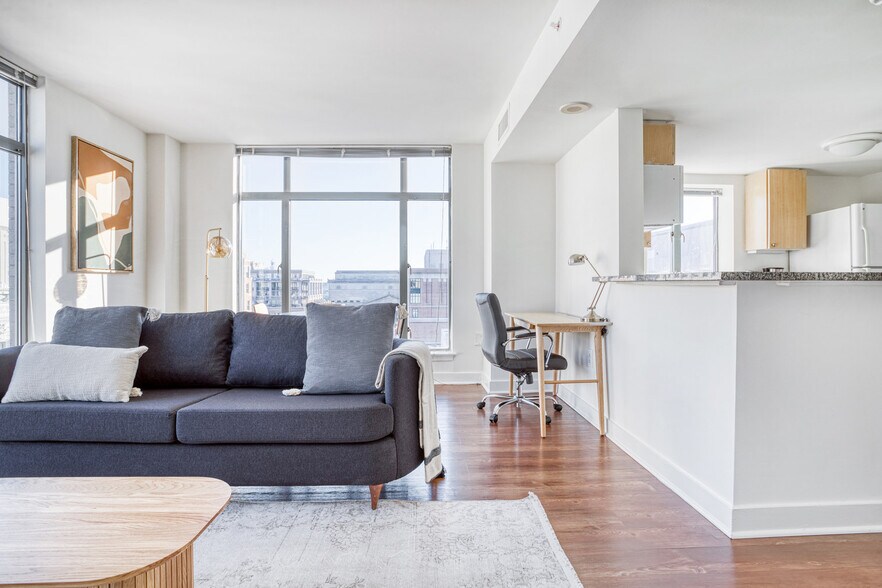 Building Photo - 400 8th St NW