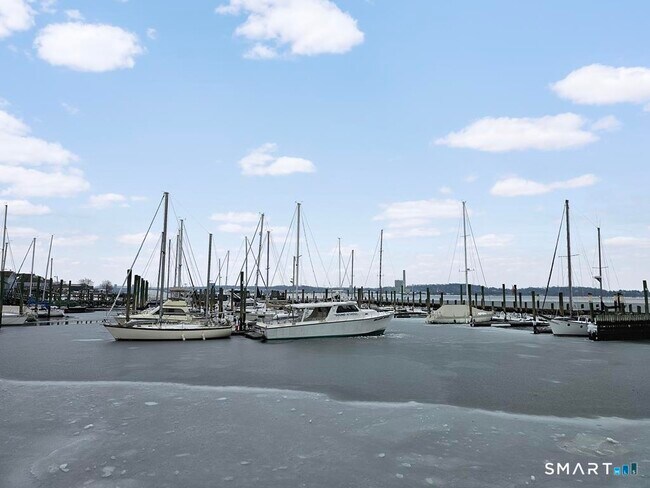 Building Photo - 19 Howard Ave