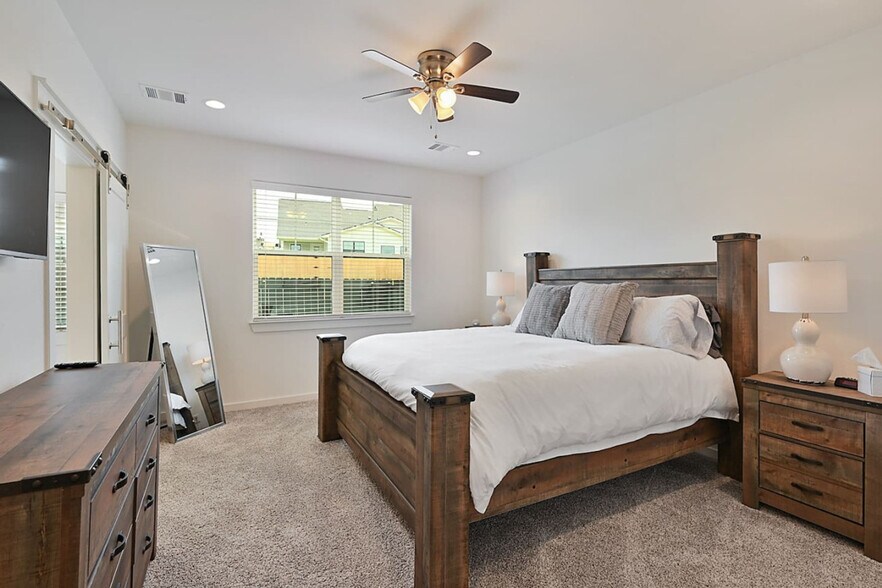 Building Photo - 5048 Mooney Fls Dr