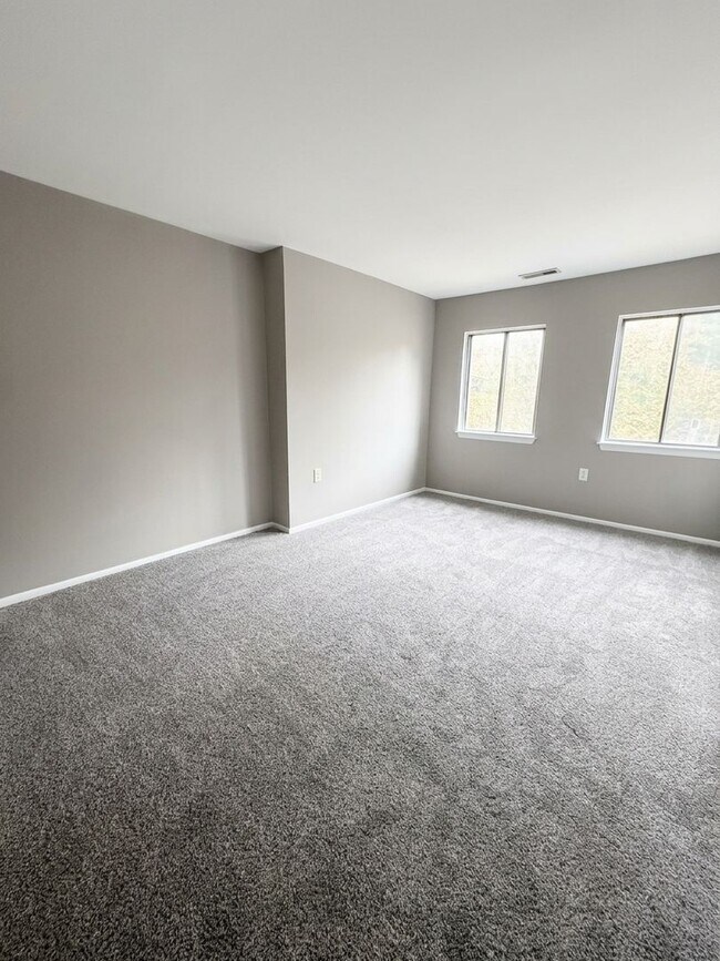 Building Photo - 15 Suntop Ct