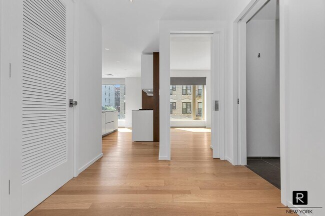 Building Photo - 75 Kenmare St